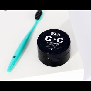 MOLR charcoal whitening